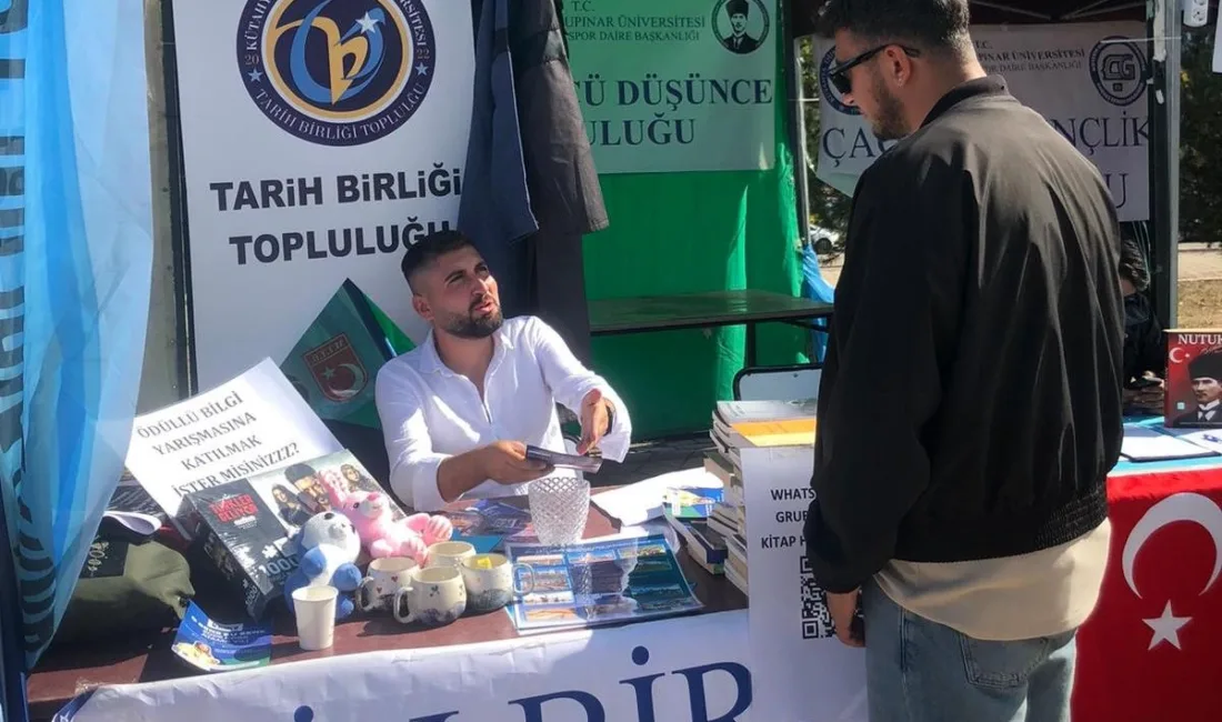 Kütahya Dumlupınar Üniversitesinde (DPÜ) düzenlenen oryantasyon etkinliğinde Tarih Birliği Topluluğu