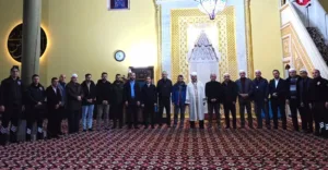 Kütahya Dumlupınar Üniversitesi (DPÜ) Vakıf Camii’nde üniversite öğrencileri sabah namazında