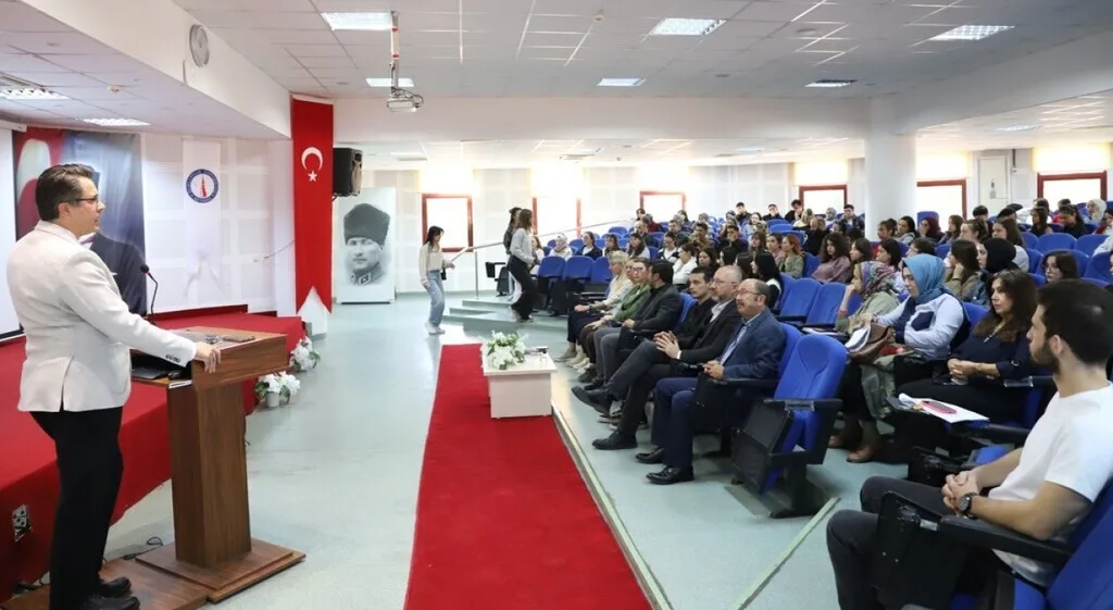 Kütahya Dumlupınar Üniversitesi (DPÜ) Eğitim Fakültesinde yapay zekânın eğitim bilimlerindeki