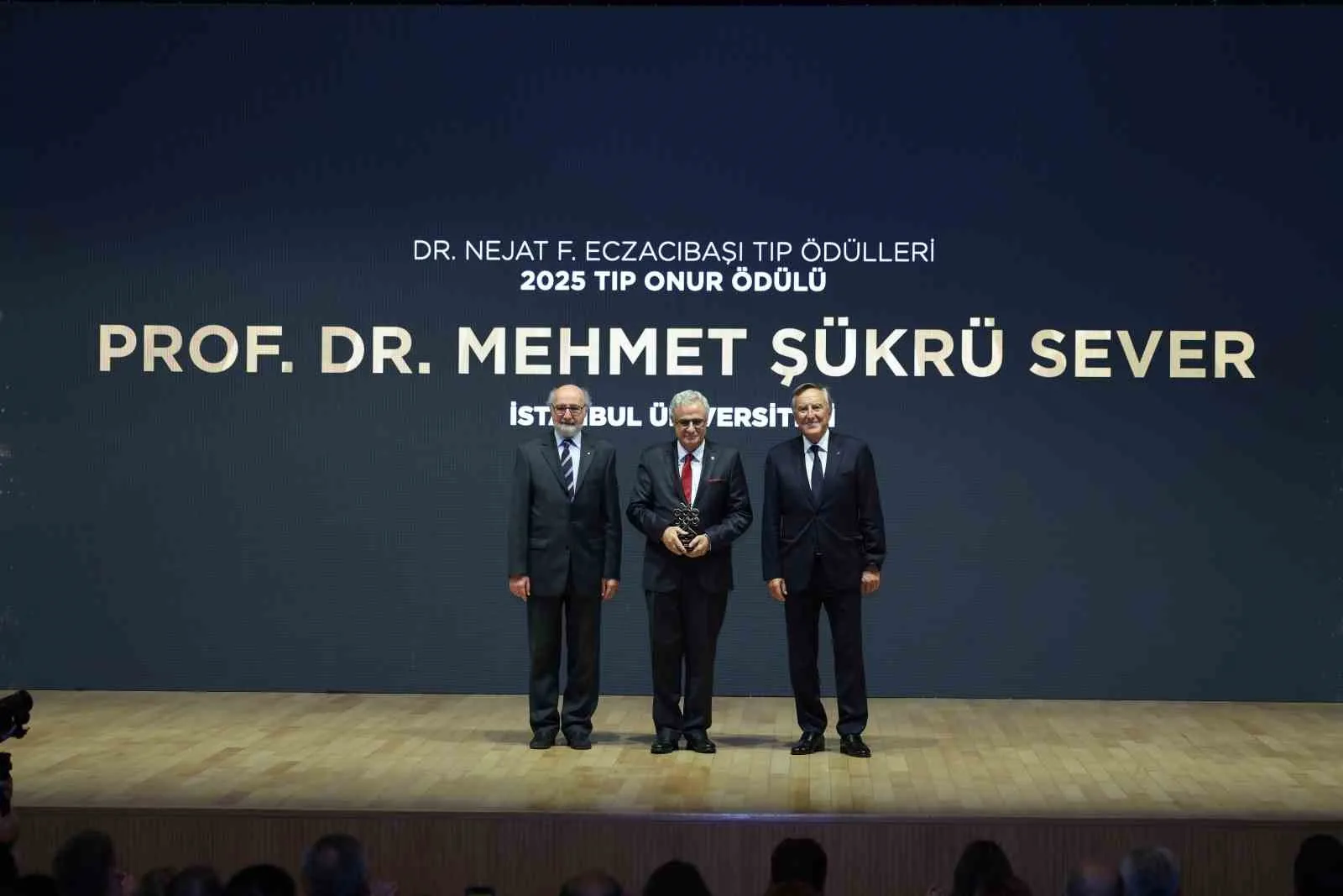 Eczacıbaşı Topluluğu’nun 1959 yılında tıp ve eczacılık bilimlerinin gelişimine katkıda