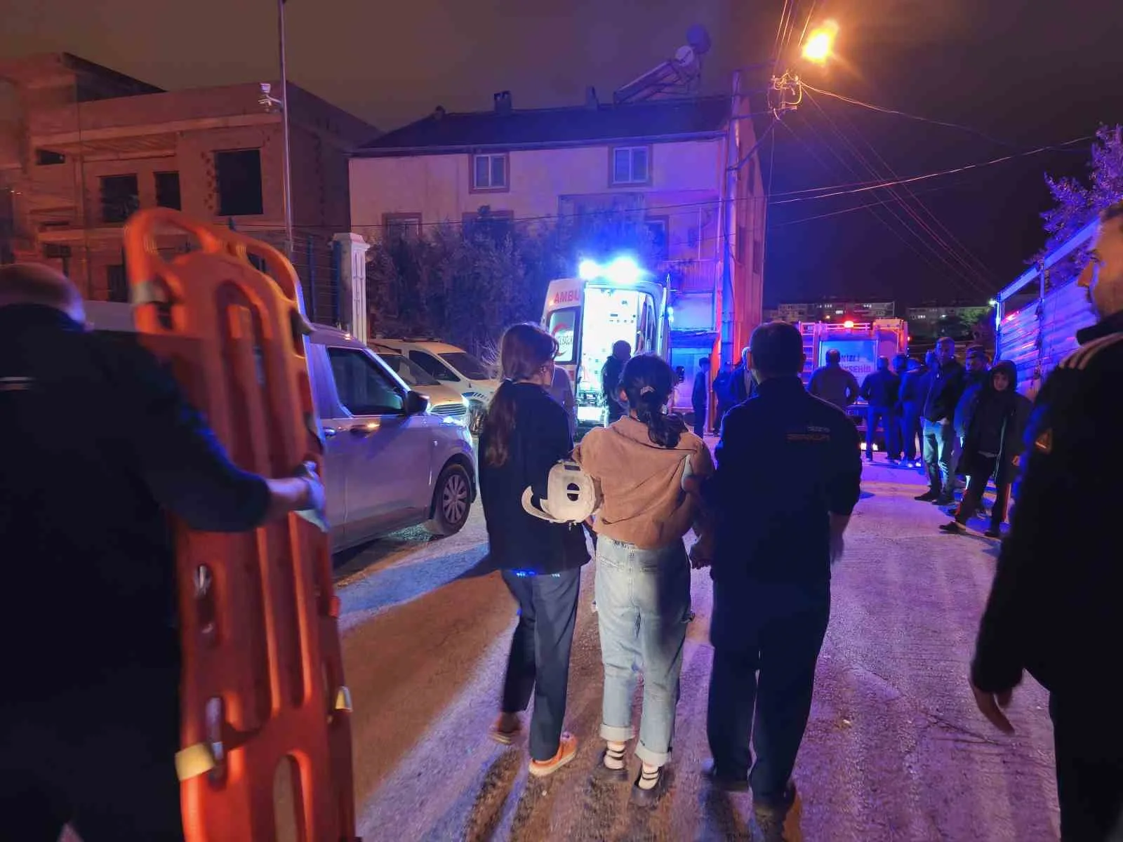 Denizli’de düğün hazırlığı yapılan evde tavanın çökmesi üzerine yaralanan 6