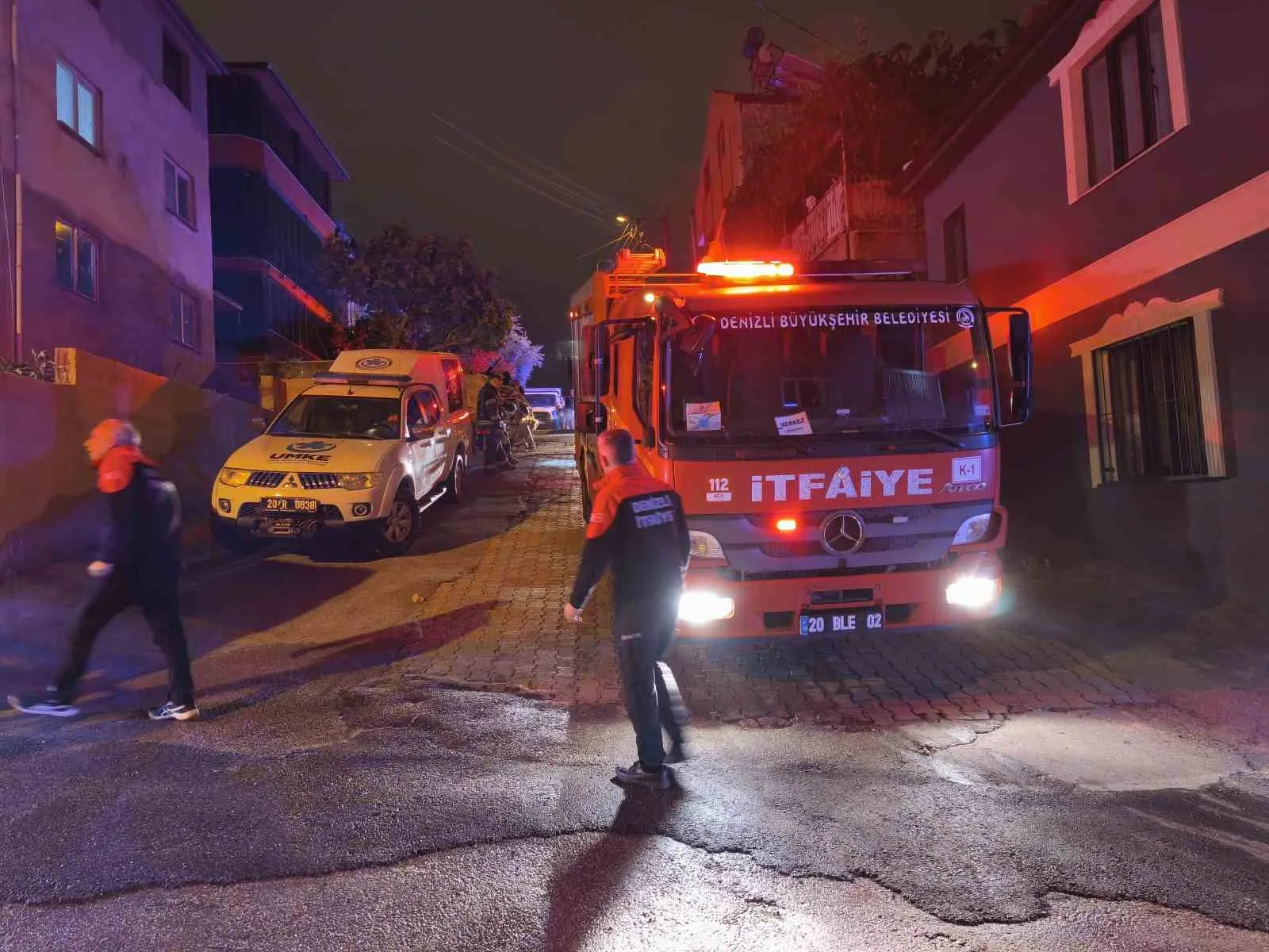 Denizli’de düğün hazırlığı yapılan kerpiç evin tavanının çökmesi sonucu ilk