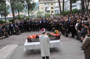 Denizli’de dün düğün konvoyunda bulunan otomobilin şarampole yuvarlanması sonucu hayatını
