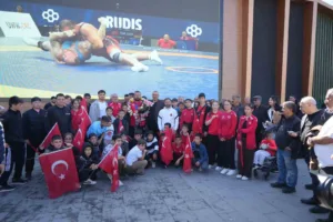 Erzincanlı milli güreşçi Serhat Sarıçiçek, 2025 Veteranlar Dünya Güreş Şampiyonası’nda