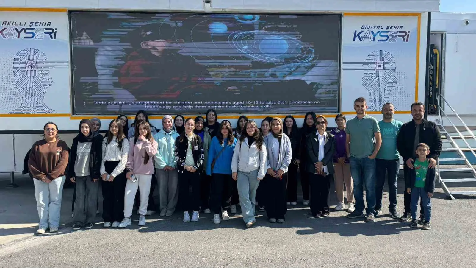 Kayseri Büyükşehir Belediyesi tarafından hayata geçirilen Mobil Dijital Gençlik Merkezi,