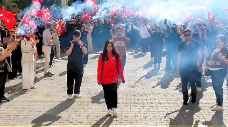 DENİZLİ (İHA) – Dünya Genç Kızlar Dart Şampiyonasında Dünya Şampiyonu