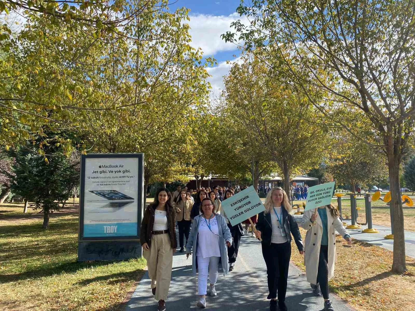 Eskişehir’de gerçekleştirilen ’Dünya Yürüyüş Günü’ etkinliği ile yürüyüşün sağlık üzerindeki