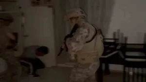 Hatay’da polis ekipleri tarafından bir eve yapılan operasyonda, duvar örülerek