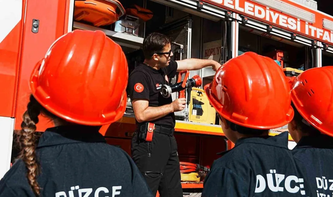 Düzce Belediyesi İtfaiye Müdürlüğü, 28 okuldan 744 öğrenciyi ağırladı. İtfaiye