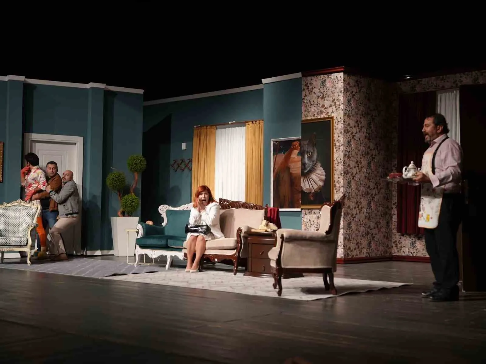 Yeni sezon perdelerini açan Düzce Belediyesi Şehir Tiyatrosu, geçtiğimiz yıl