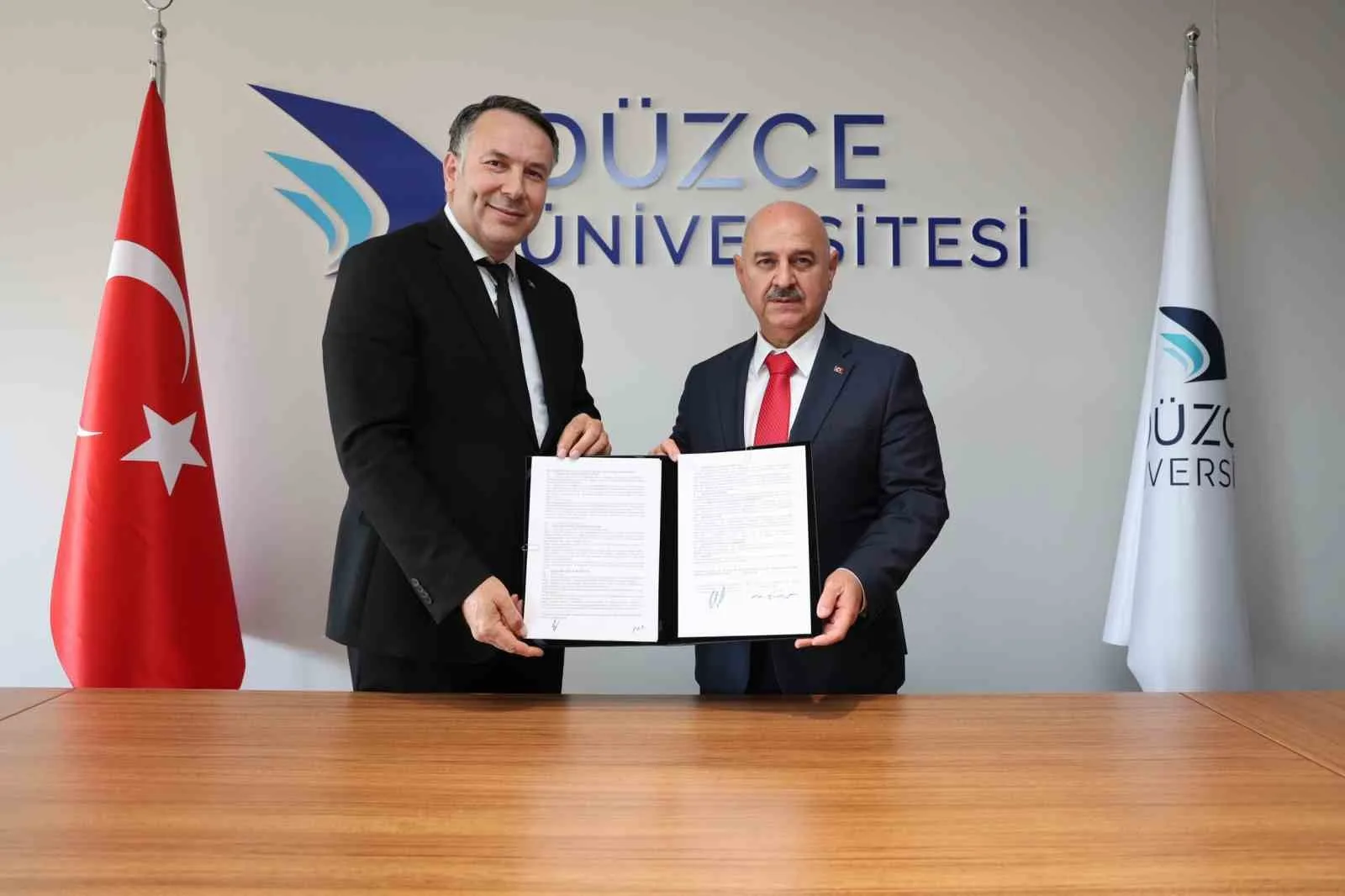 Düzce Üniversitesi; ülkemizin Ulusal İstihdam Stratejisi kapsamında, üniversite öğrencilerinin istihdam