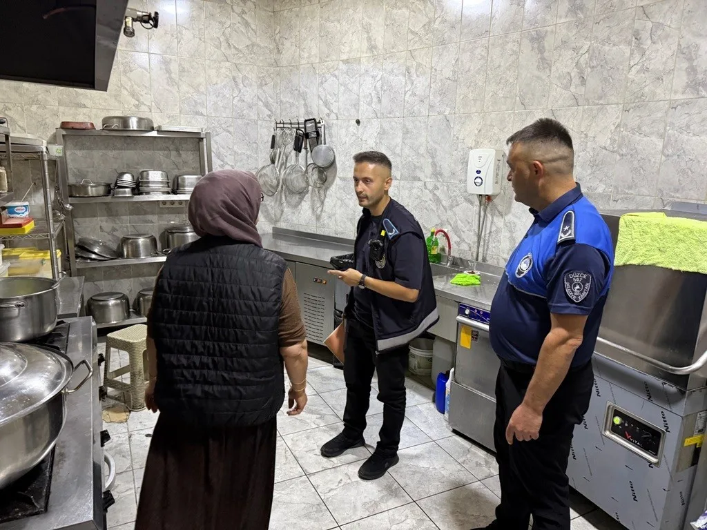 DÜZCE(İHA) – Düzce’de zabıta ekipleri tarafından yapılan denetimlerde 3 bin
