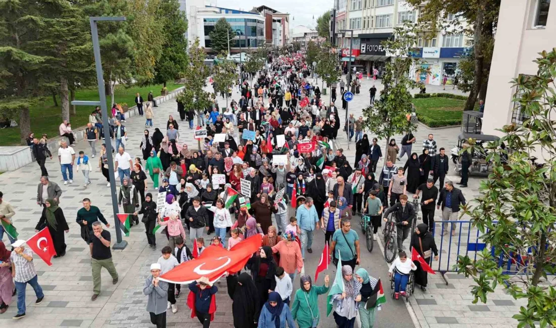 Düzce’de yüzlerce kişi Filistin’e destek vermek için bir araya geldi.