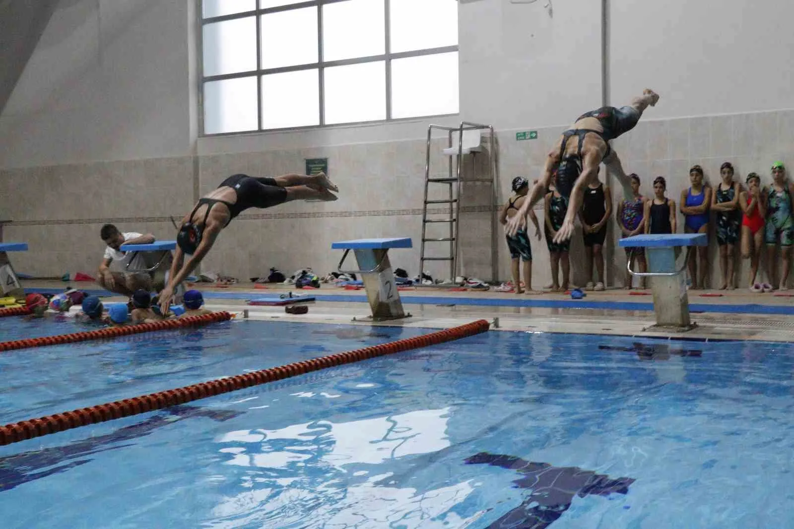 Düzce Belediyesi Spor Akademisi Yüzme Takımı’nın 6-13 yaş grubundaki 25