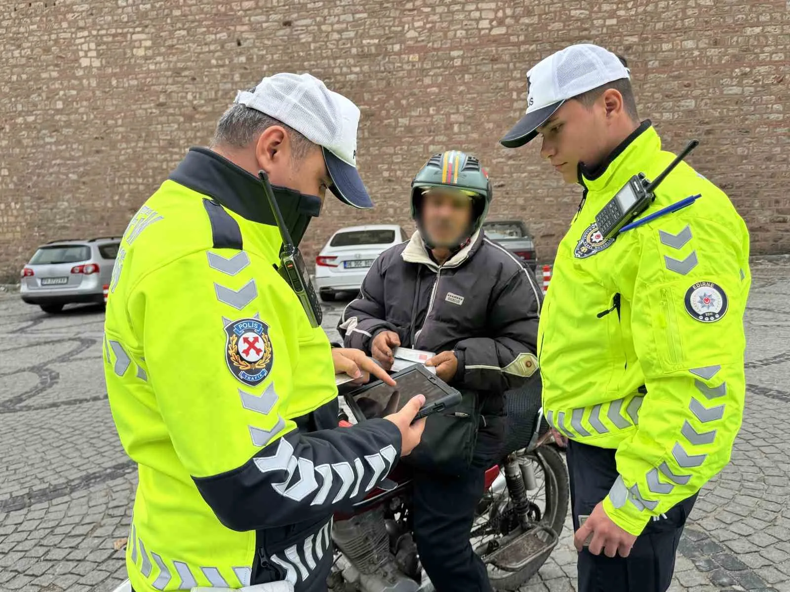 Edirne’de polis ekipleri tarafından motosiklet denetimi gerçekleştirildi. Edirne İl Emniyet