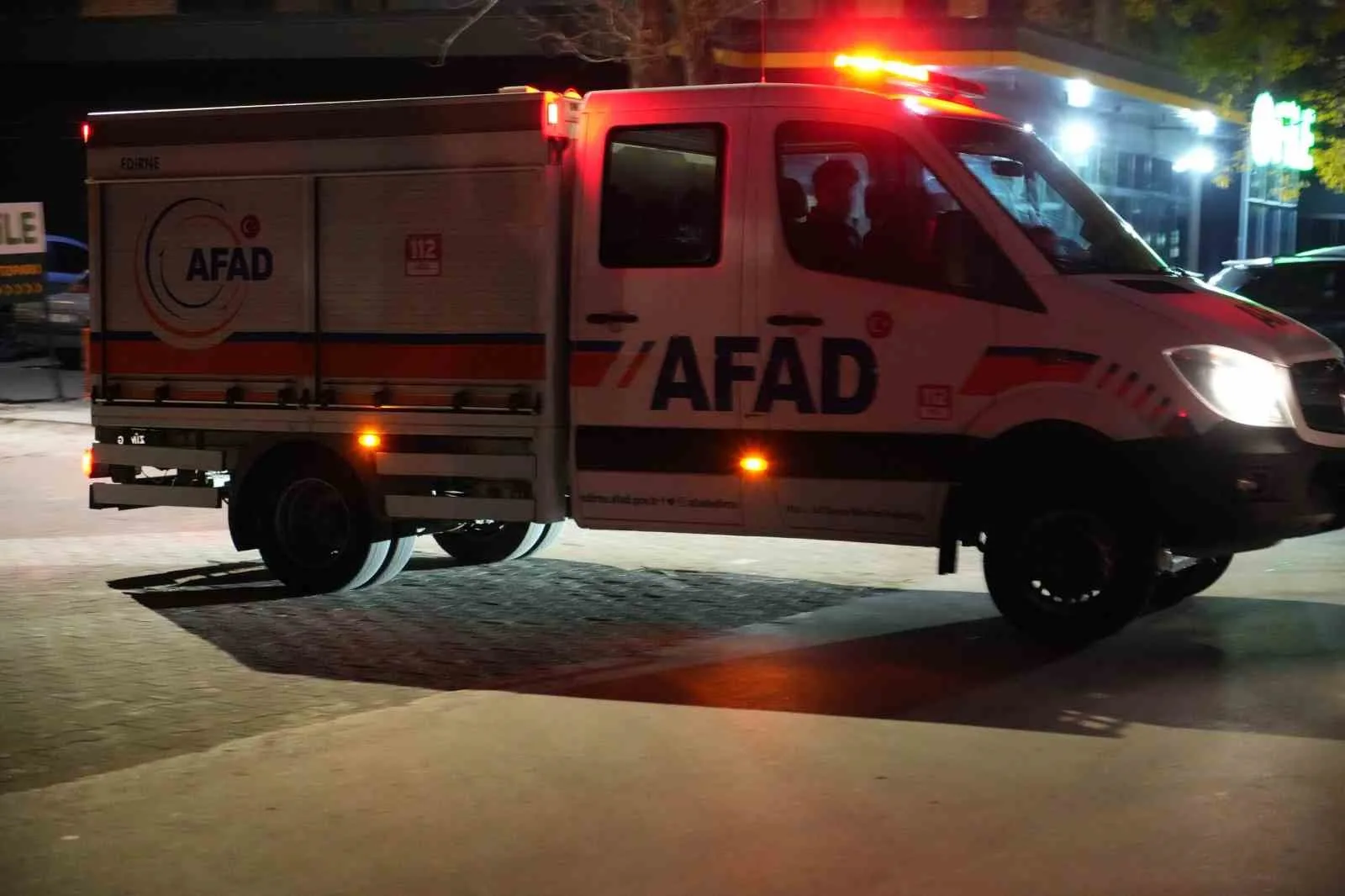 Edirne’de bir pastanede henüz belirlenemeyen bir nedenle çakına yangın itfaiye