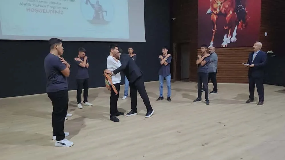 Balıkesir’in Edremit ilçesinde Ahilik Haftası, esnaflar ve vatandaşların yoğun katılımıyla