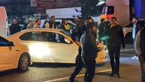 Balıkesir’in Edremit ilçesinde bir kişi, gasp ettiği araçla dehşet saçtı.
