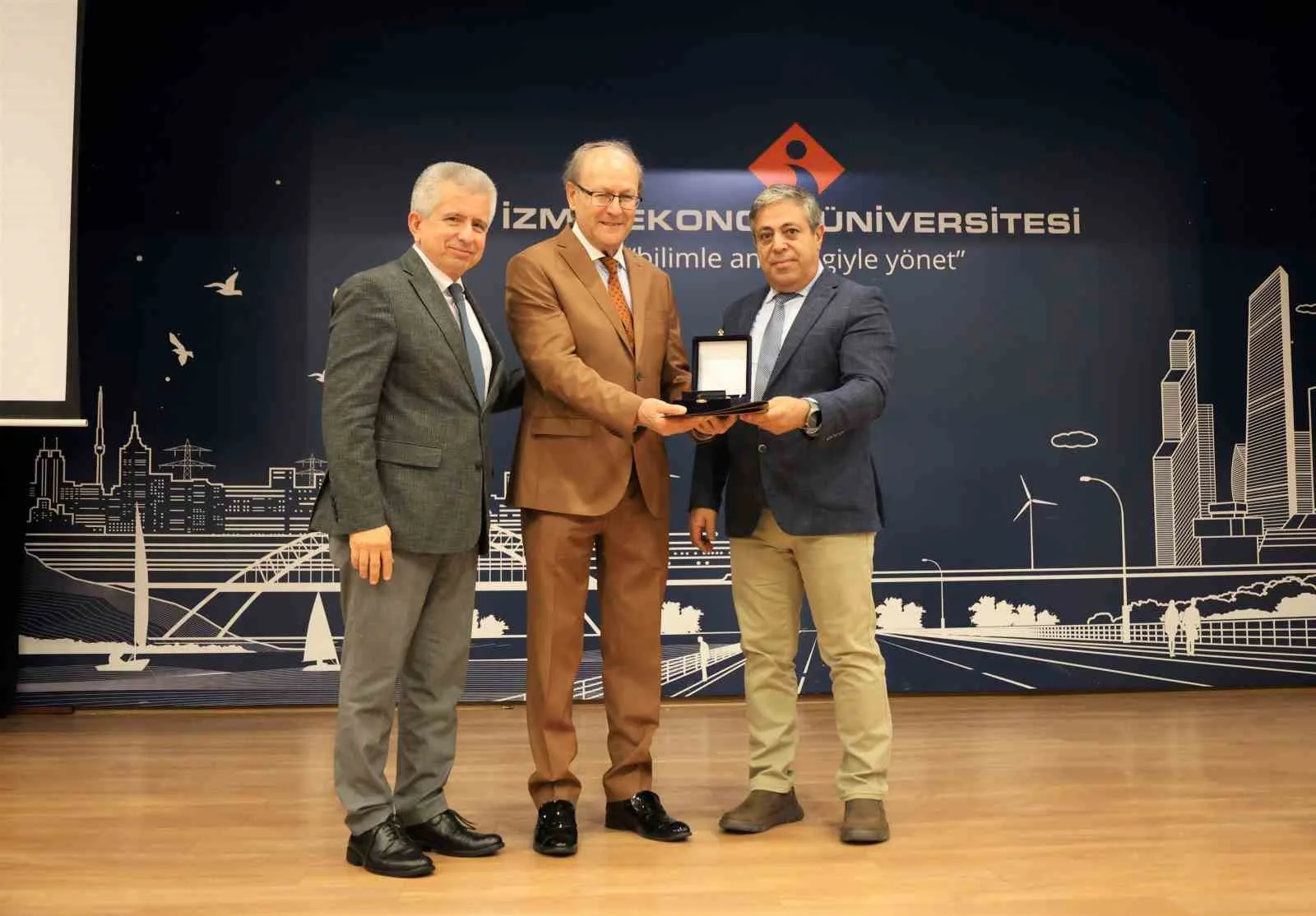 Amerikan F-35 uçaklarına görünmezlik sağlayan özel kaplama malzemesinin üreticisi olan