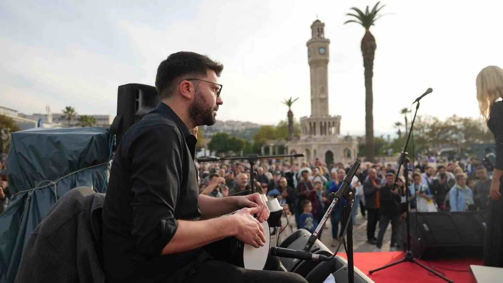 Cumhuriyetin ilanının 102. yıl dönümü, İzmir Valiliği koordinesinde, bir dizi