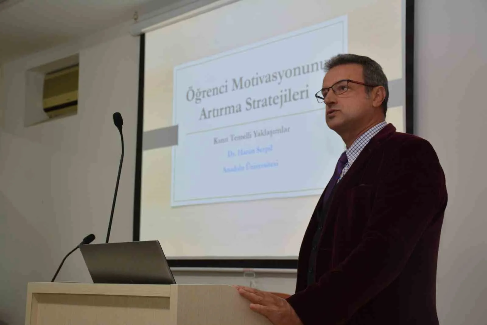 Anadolu Üniversitesi Eğitim Fakültesi tarafından düzenlenen ’Öğrenci Motivasyonunu Artırma Teknikleri’