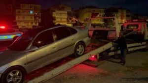 Kayseri’nin Kocasinan ilçesinde polis ekiplerinin ‘dur’ ihtarına uymayan ehliyetsiz sürücü
