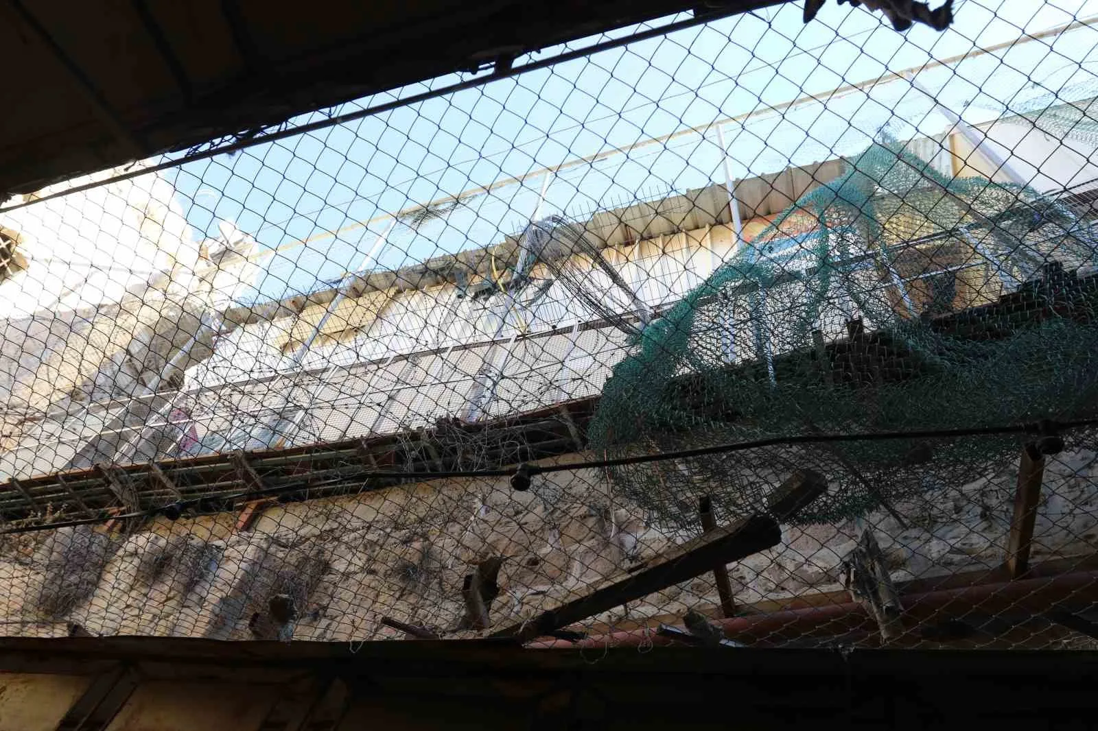 İsrail işgali altındaki Batı Şeria’da bulunan El Halil kentinde Filistinliler,