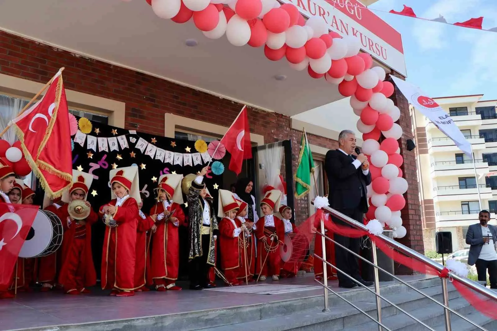 Elazığ’da Mescid-i Aksa Kur’an Kursu’nda, Bed-i Besmele Töreni düzenlendi. Elazığ’da