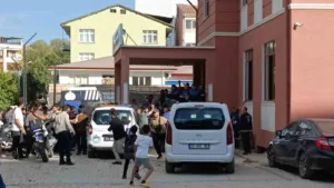 Elazığ’da dün toplanılan pankart ve afişlerini almak isteyen Furkan Hareketi