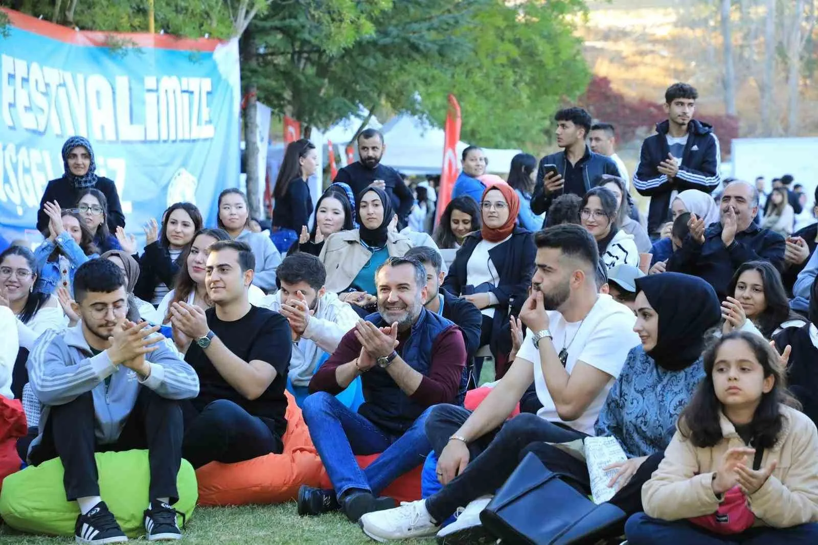 Elazığ’da Gençlik Festivali renkli görüntülere sahne oldu. Elazığ Belediyesi Gençlik