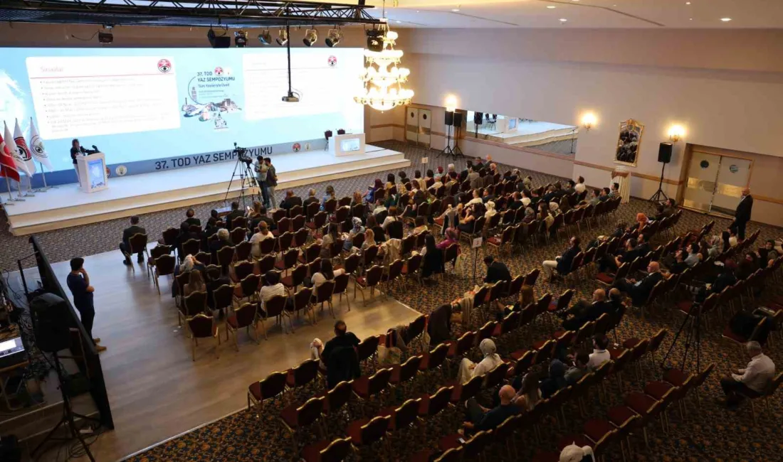 Elazığ’da çeşitli illerden 300 hekimin katılımı ile düzenlenen 37. Yaz