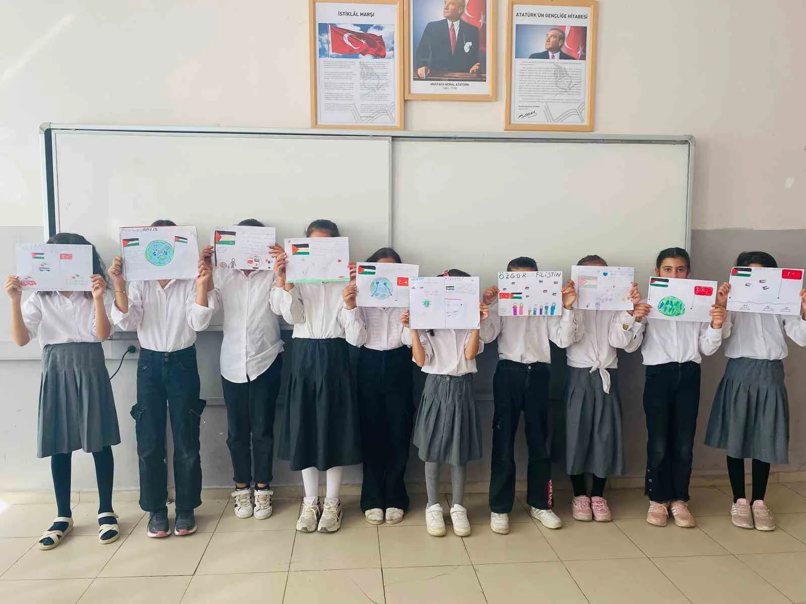 Elazığ’ın Kovancılar ve Arıcak ilçesinde öğrenciler Filistin’e destek verdi. Kovancılar