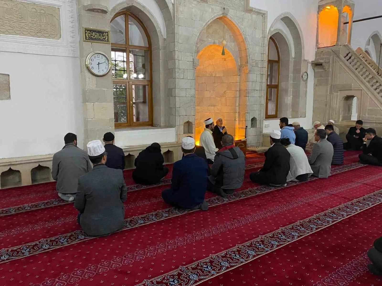 Elazığ’da sabah namazı buluşmaları tarihi Harput Sarahatun camisinde başladı. Elazığ