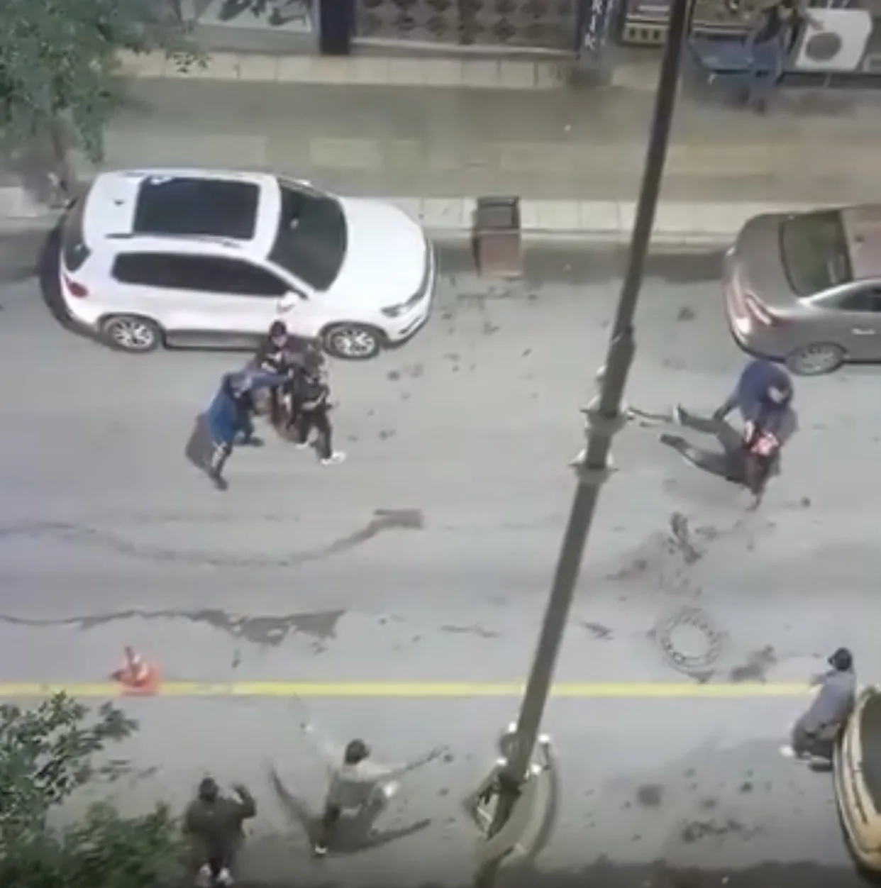 Elazığ’da iki gurup arasında çıkan silahlı kavgada 3 kişi yaralandı.