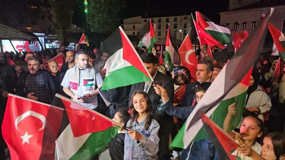 Elazığ’da çok sayıda vatandaş, İsrail’in Gazze’ye yardım amacıyla yola çıkan