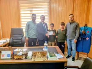 Elazığ’da ortaokulu öğrencileri Filistin’e destek için aralarında topladıkları parayı Türkiye