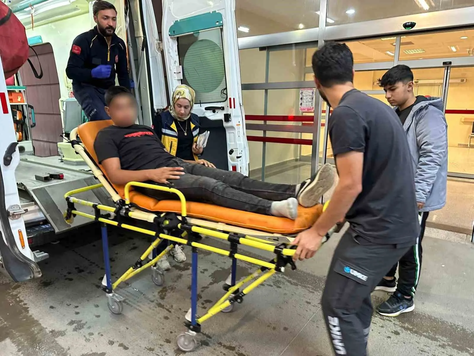 Adıyaman’da elektrikli bisiklet ile motosikletin çarpışması sonucu 1 kişi yaralandı.