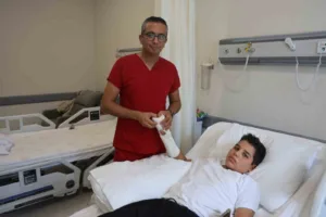 Hatay’da elini üzüm sıkma makinesine sıkıştırarak 2 parmağı kopan 13