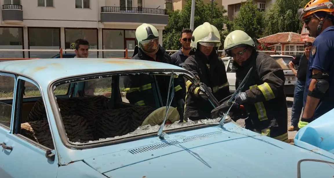 Çankırı’da görev yapan emekli itfaiyeciler, İtfaiyecilik Haftası çerçevesinde bir günlüğüne