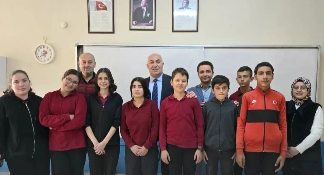 Afyonkarahisar Emirdağ İlçe Millî Eğitim Müdürü Gürkan Emeksiz, Güveççi Ortaokulu’nu