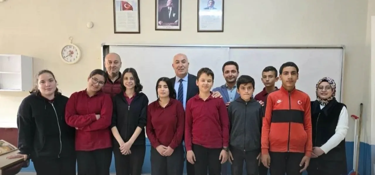 Afyonkarahisar Emirdağ İlçe Millî Eğitim Müdürü Gürkan Emeksiz, Güveççi Ortaokulu’nu