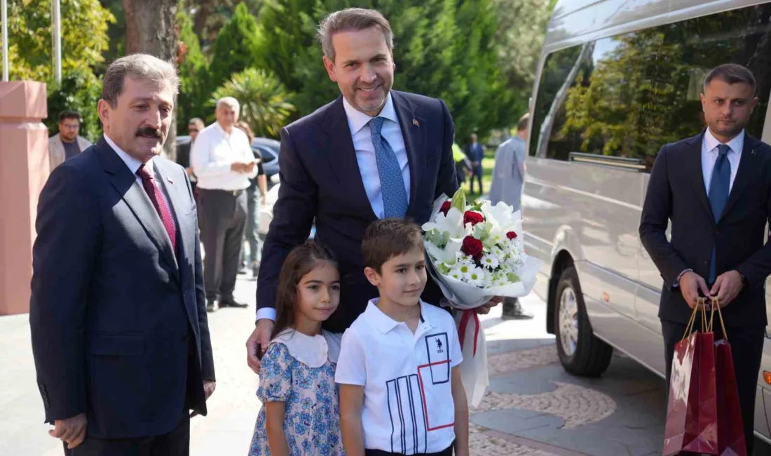 Enerji ve Tabii Kaynaklar Bakanı Alparslan Bayraktar, bir dizi ziyaret