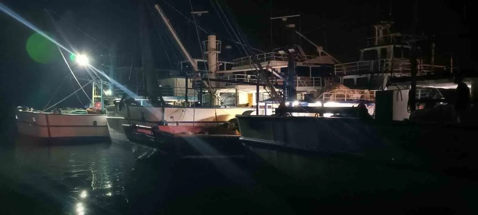 Edirne’de Enez Balıkçı Barınağı’nda trol vasıflı balıkçı gemilerine yönelik denetim