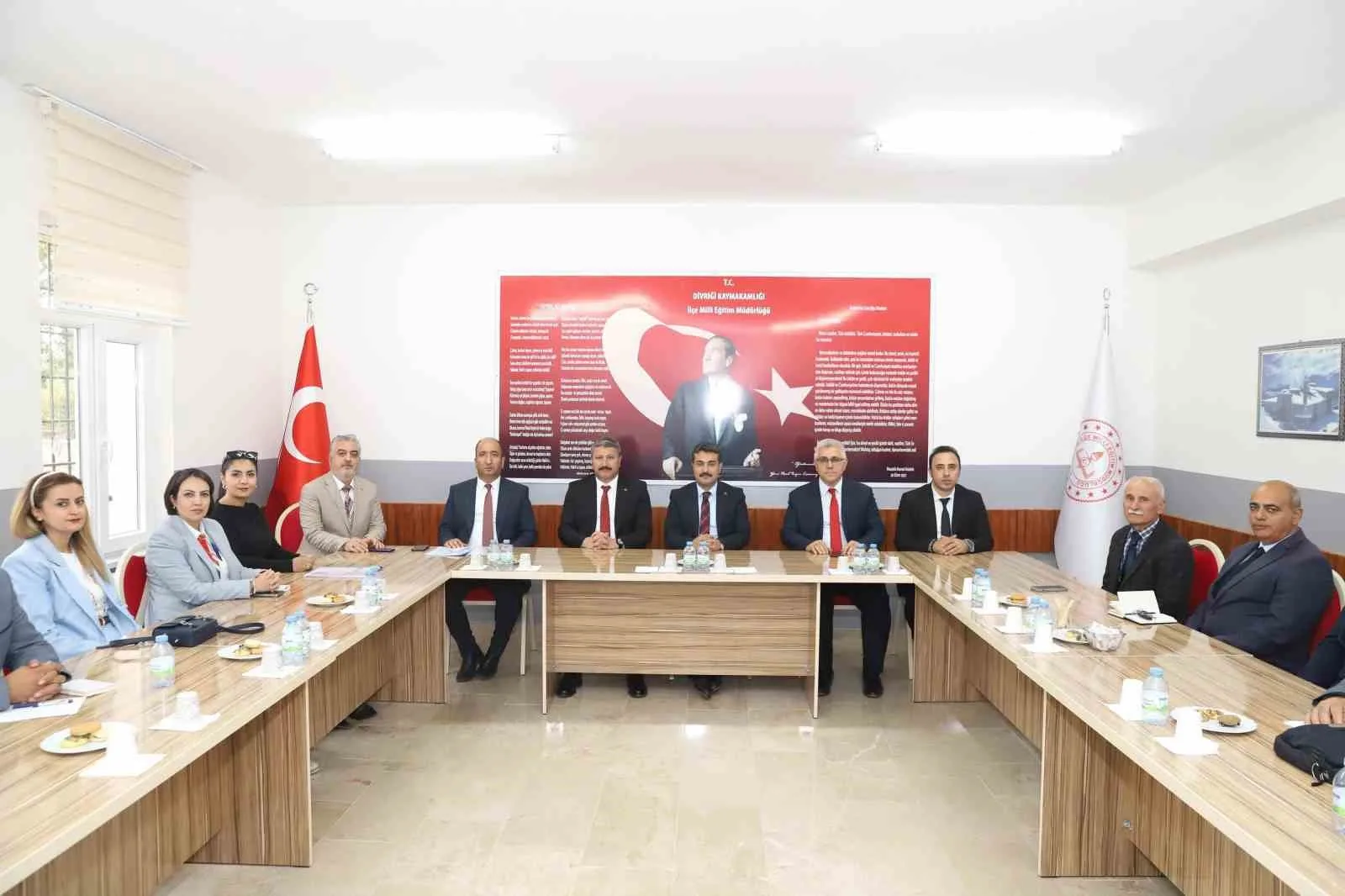 Sivas Milli Eğitim Müdürü Fatih Erdoğan, Divriği’deki okul müdürleri ile