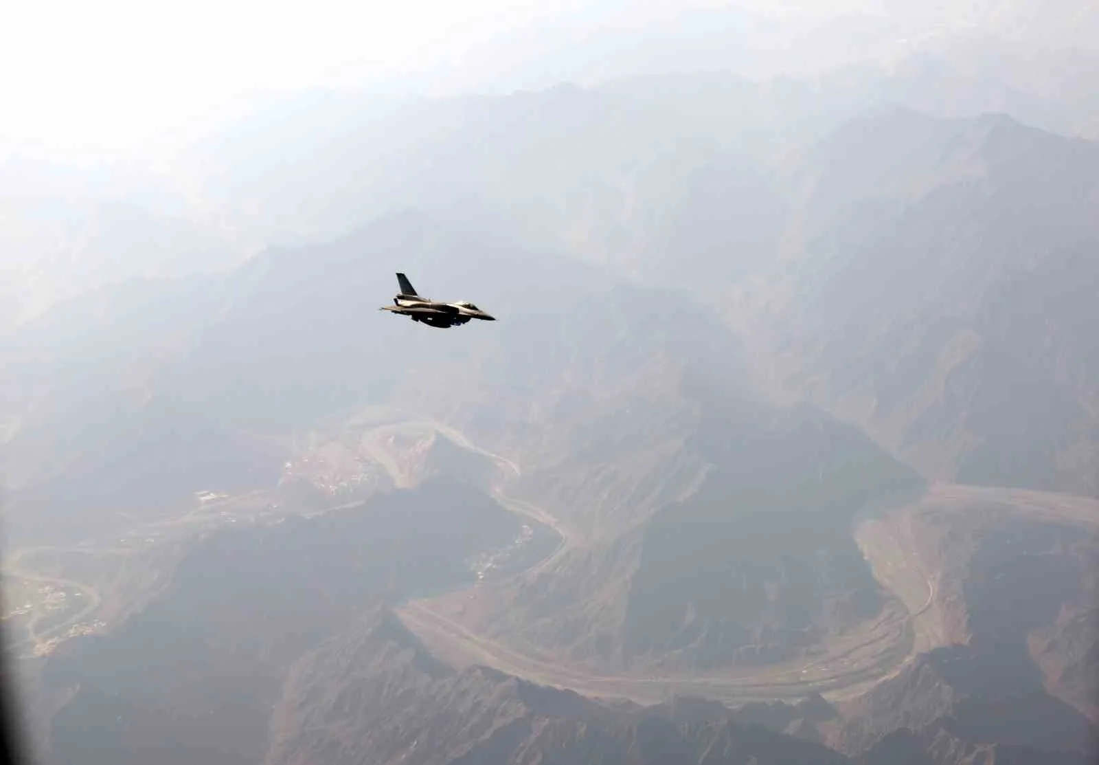 Cumhurbaşkanı Recep Tayyip Erdoğan, Katar’ın ardından Umman’a geçerken Maskat Havaalanına