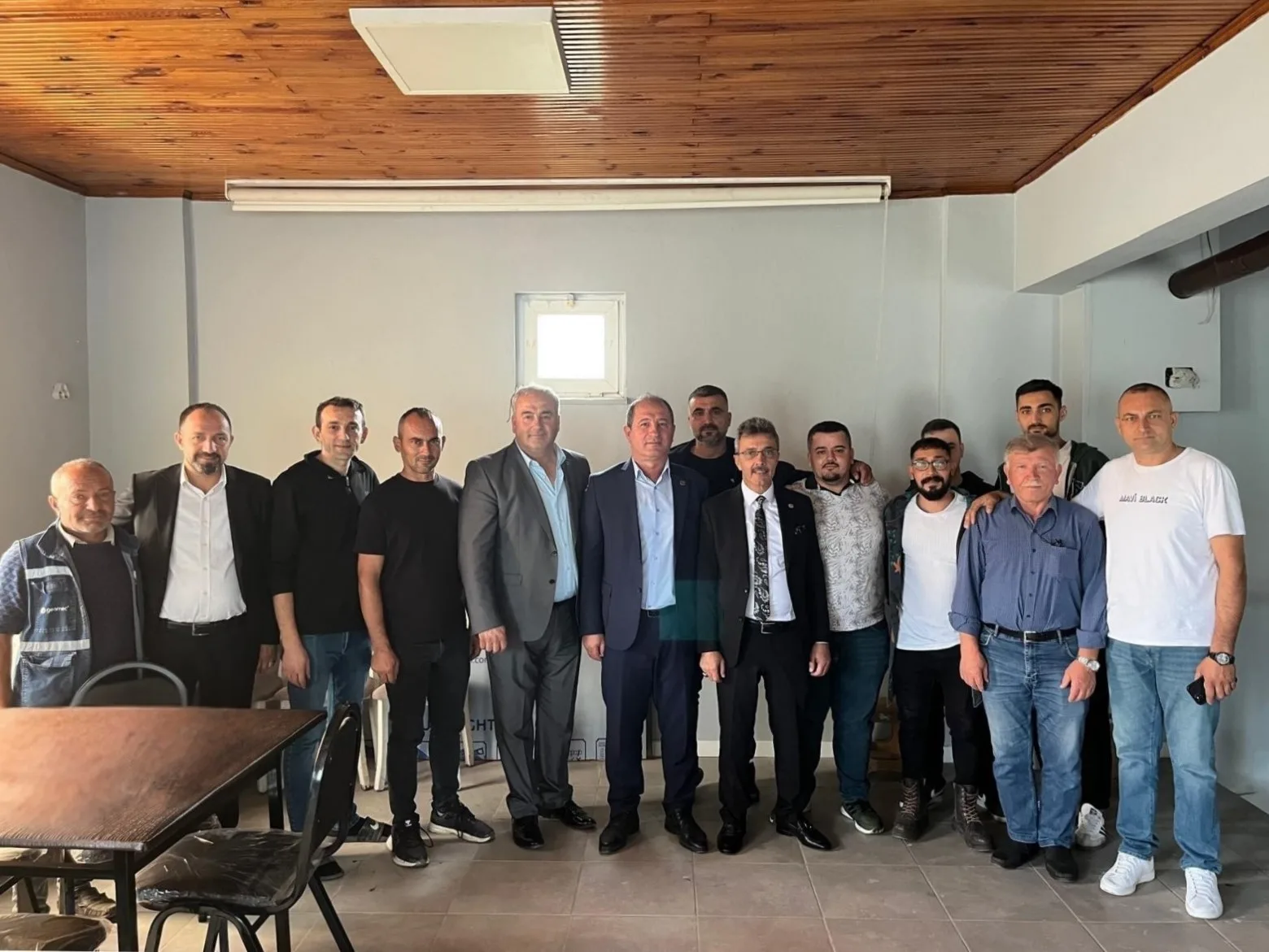 Hasanbey Mahallesinde Gençlik Merkezi çalışmalarını yerinde inceleyen Erenler Belediye Başkanı