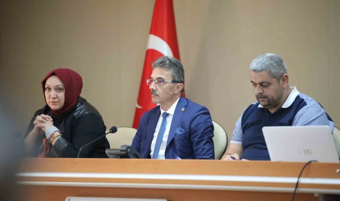 Ekim Ayı Olağan Meclis Toplantısında konuşan Erenler Belediye Başkanı Şenol