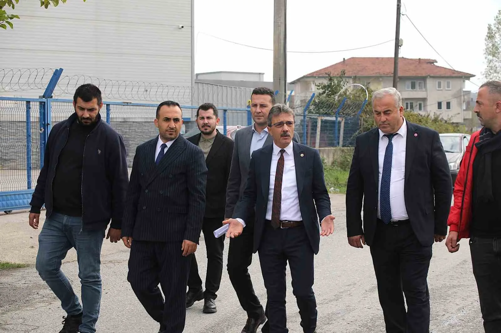 Erenler Belediyesi yılsonuna kadar 30 bin ton asfalt serimi gerçekleştirecek.
