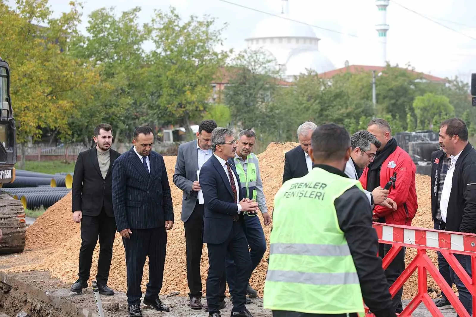 Erenler Belediyesi Yeşiltepe Mahallesinde 12 sokakta alt ve üstyapı çalışmalarına