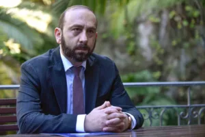 Ermenistan Dışişleri Bakanı Ararat Mirzoyan açıklamasında, “Türkiye ile liderler, dışişleri